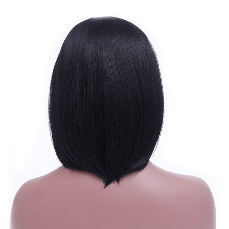 Perruque cheveux raides noirs mi-point