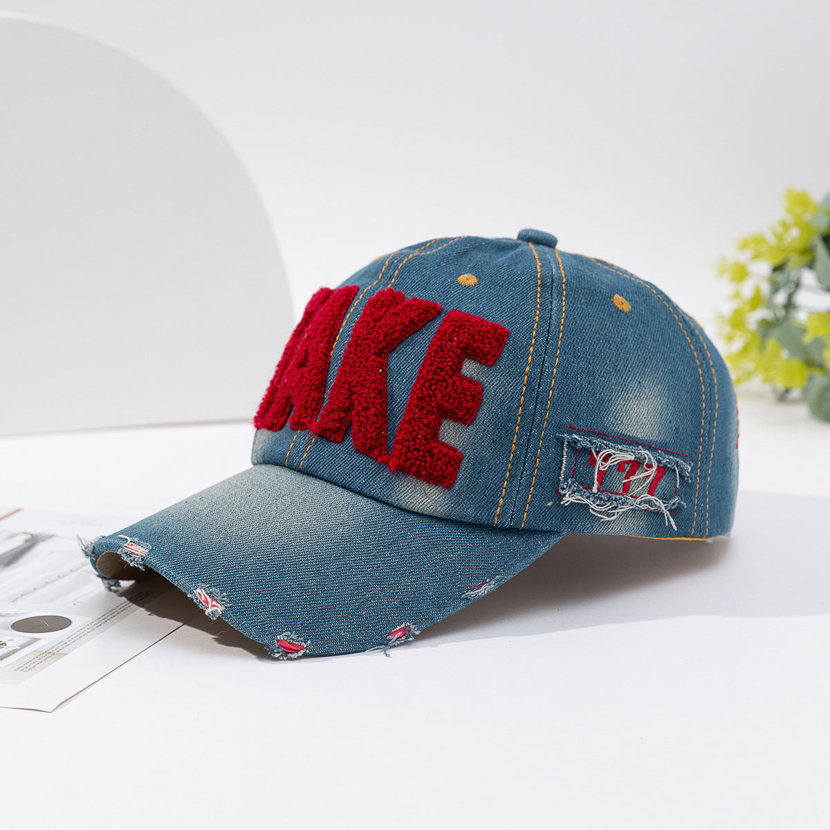 Casquette de baseball en denim déchirée et brodée en trois dimensions, polyvalente et à la mode, avec lettres imprimées