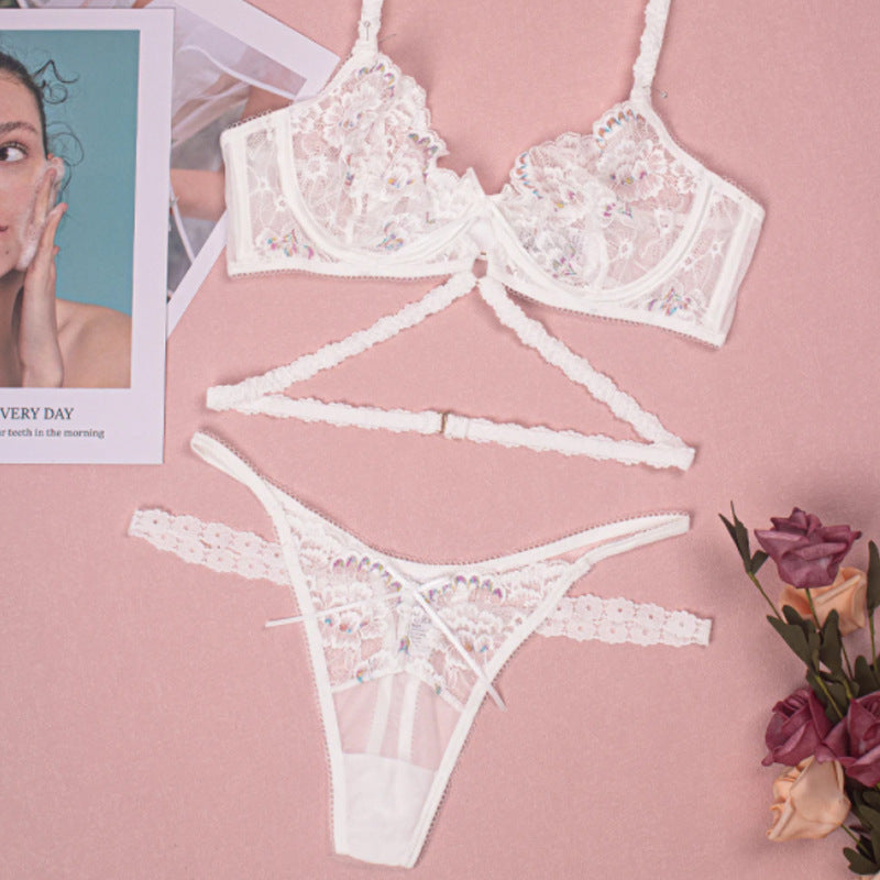 Ensemble trois pièces de soutien-gorge en dentelle brodée de fleurs avec dos en T