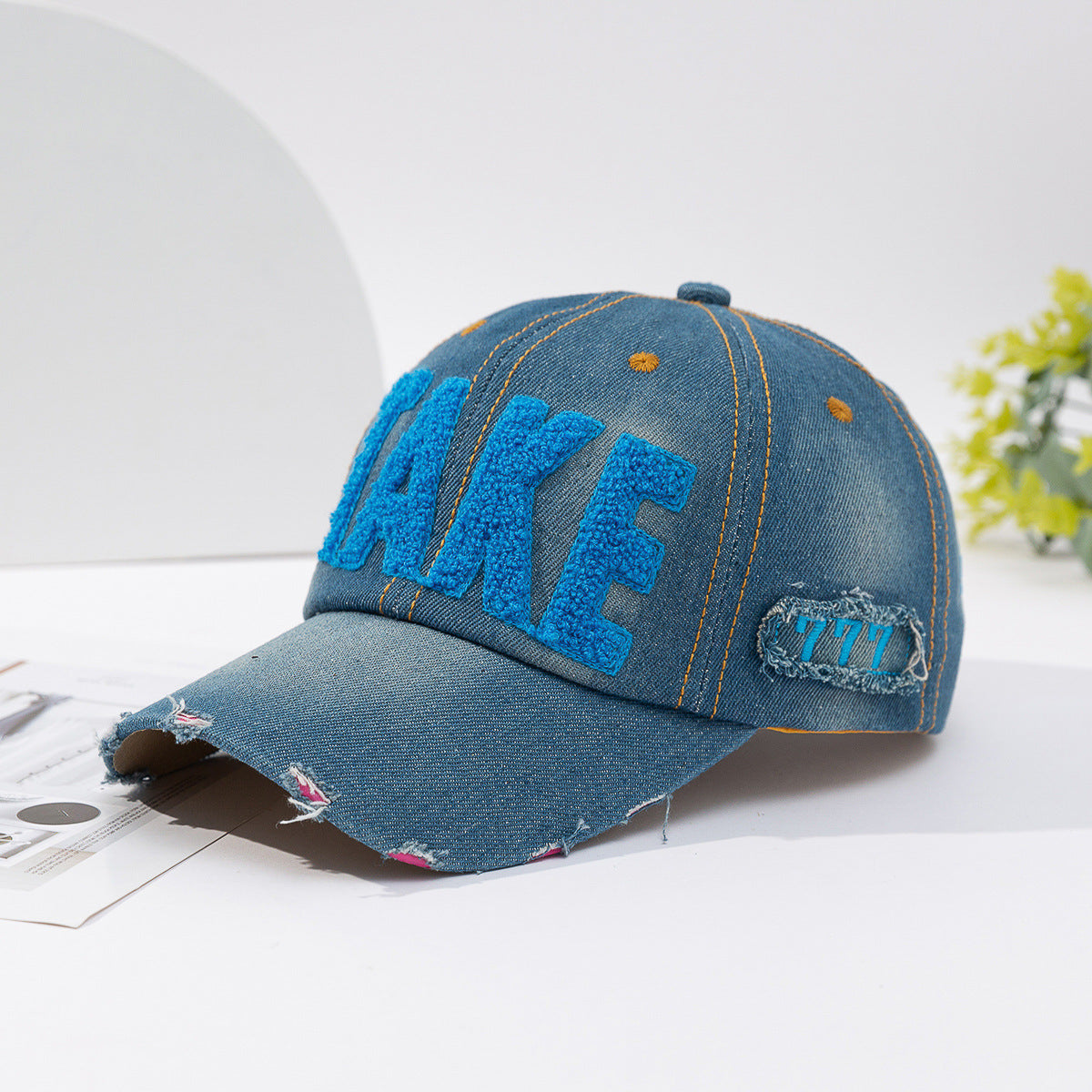 Casquette de baseball en denim déchirée et brodée en trois dimensions, polyvalente et à la mode, avec lettres imprimées