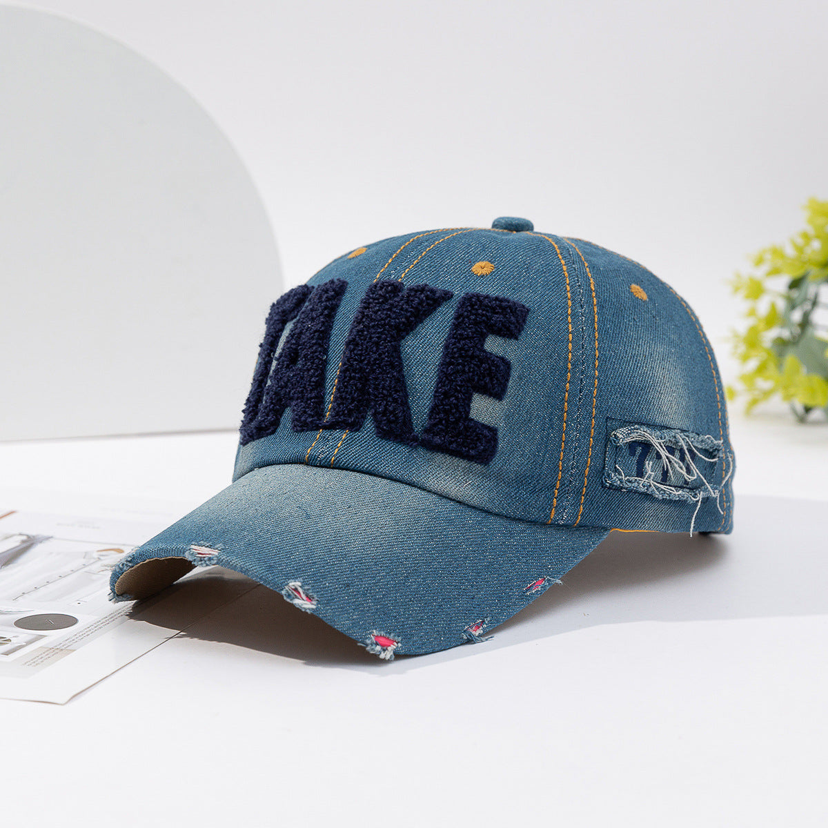 Casquette de baseball en denim déchirée et brodée en trois dimensions, polyvalente et à la mode, avec lettres imprimées