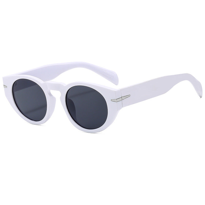 Round sunglasses with wide legs,