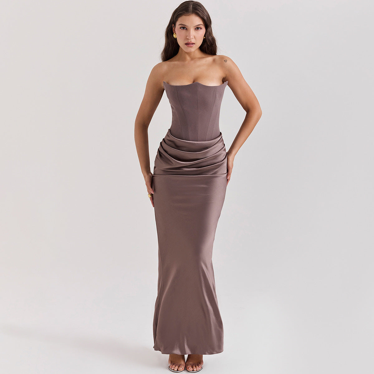 Robe de soirée en velours noir, bandeau en forme slim dos nu automne et hiver