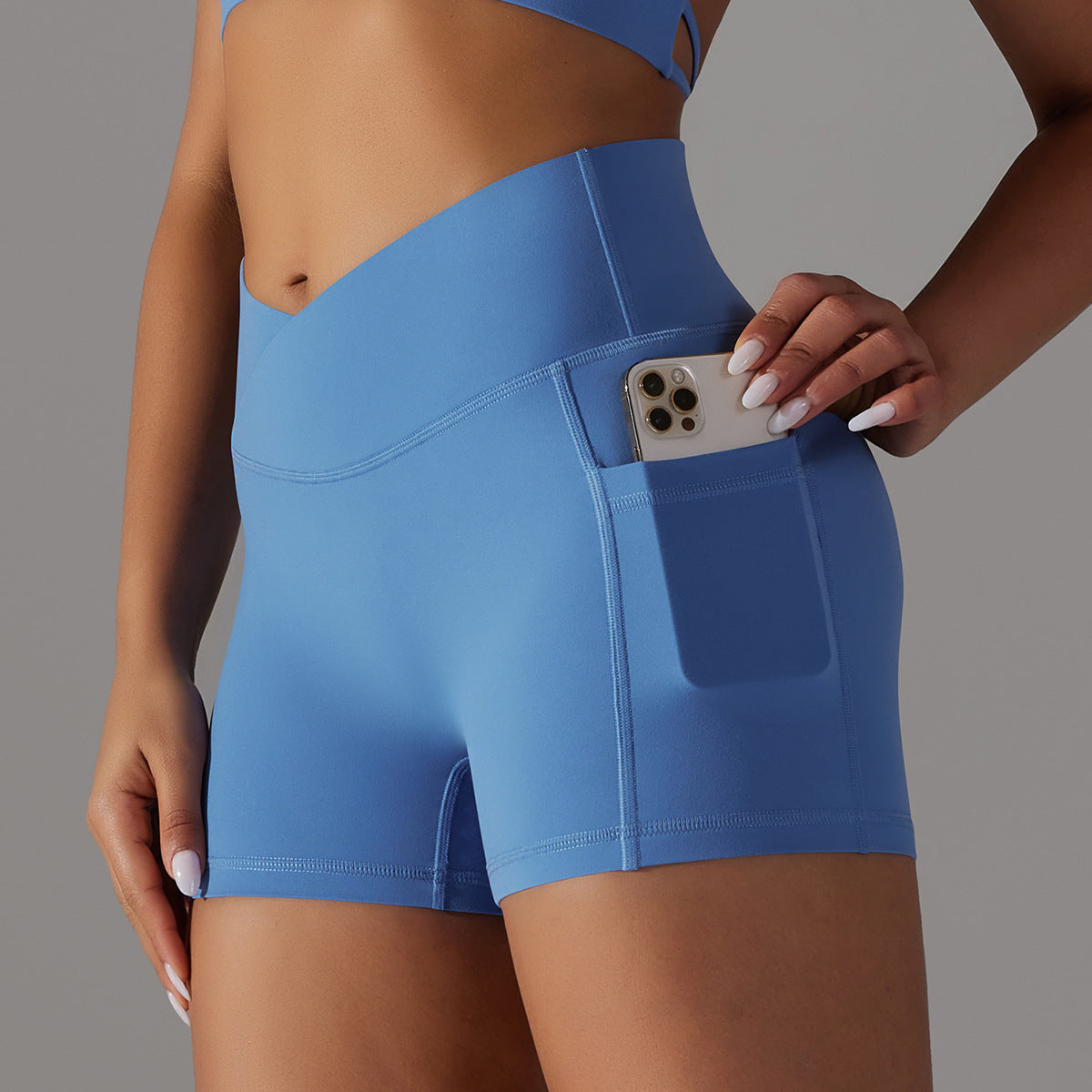 Shorts de yoga avec conception de poche de téléphone pantalons de sport pour femmes